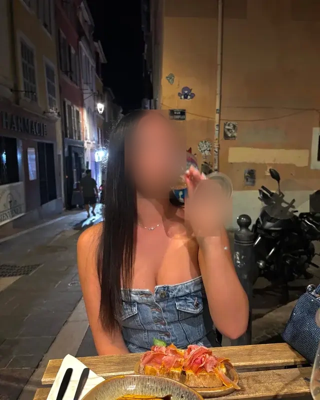 Aïcha – Sillage de velours et sourire complice - Image 2