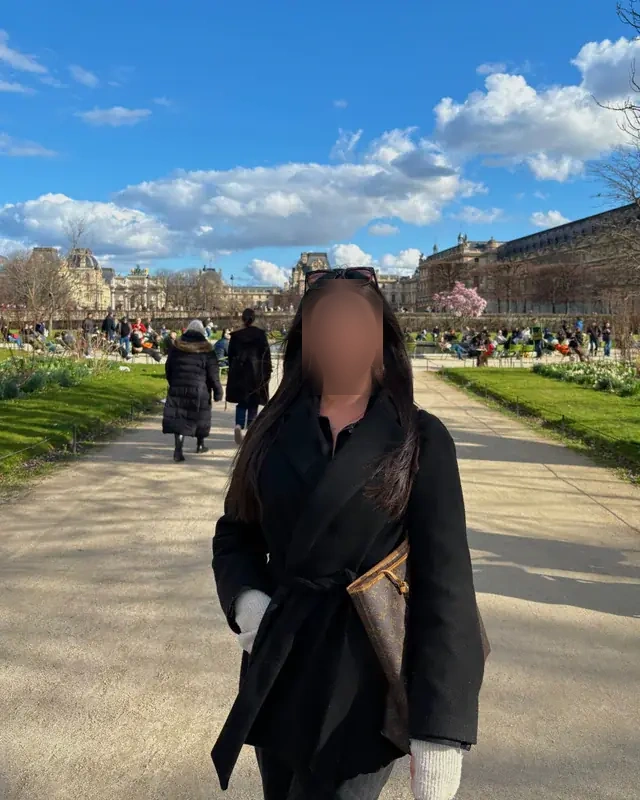 Aïcha – Sillage de velours et sourire complice - Image 4