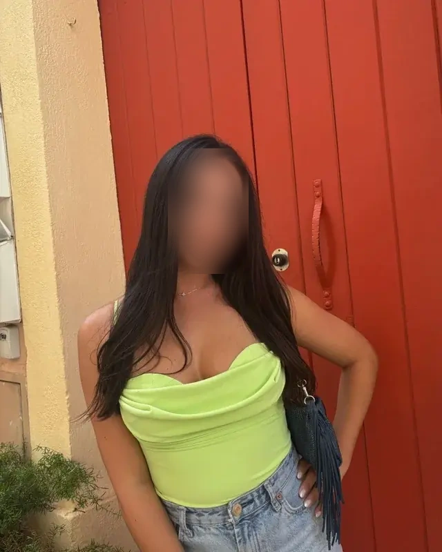 Aïcha – Sillage de velours et sourire complice - Image 5